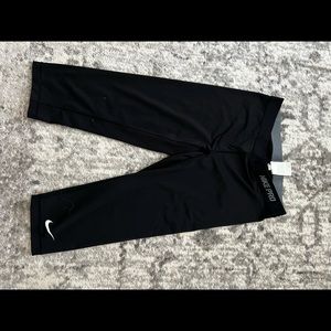 Nike pro capris
